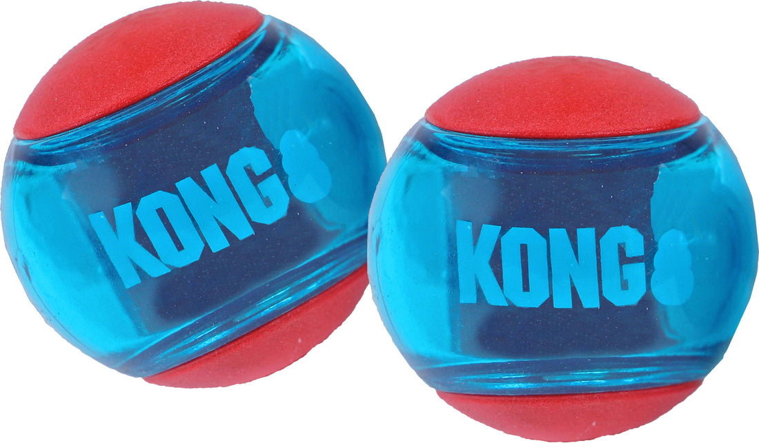KONG Squeezz Action Honden Bal - Rubber - Rood - L - 8.3 cm Classies