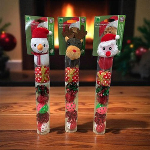 Kerstspeeltjes Voor Katten – Kerstkoker met Pluche &amp; Balletjes - per 1 stuk