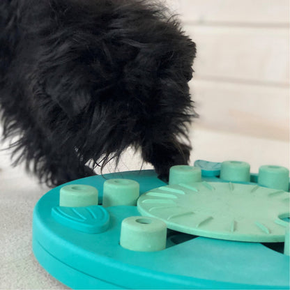 Nina ottosson dog worker composiet 34,5x34,5x5 cm